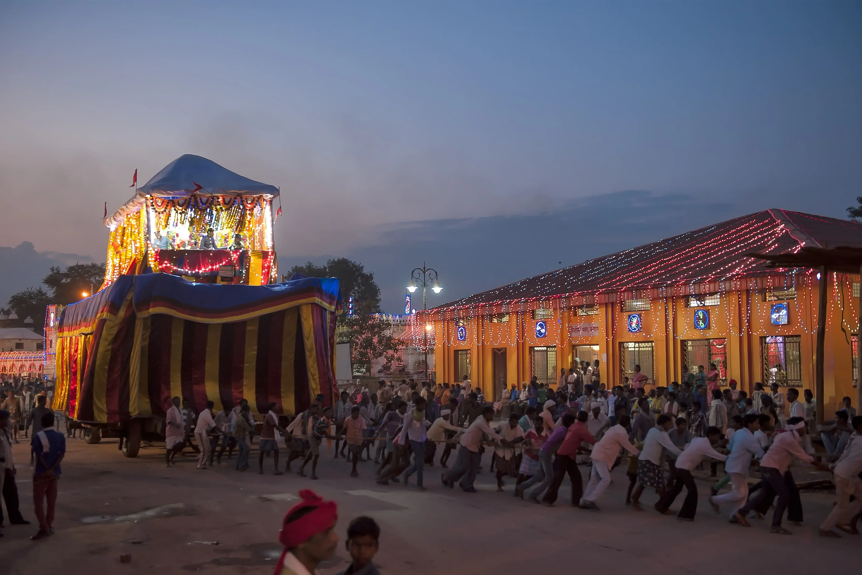 bastar-dussehra-rath- pulling
